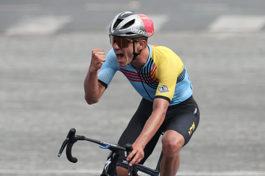 Evenepoel logra en Paris un histórico doblete de oro