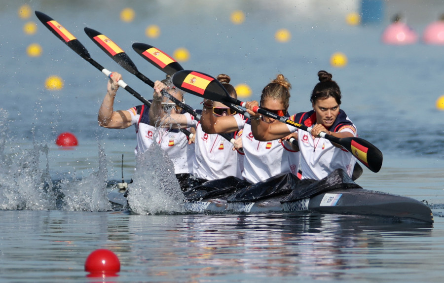 El K4 500 de las gallegas Teresa Portela y Carolina García, junto a Estefanía Fernández y Sara Ouzande, directo a la final