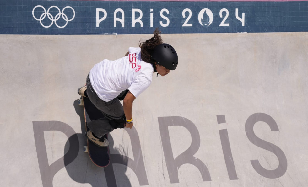 La skater coruñesa Julia Benedetti sólo completa una ronda en París