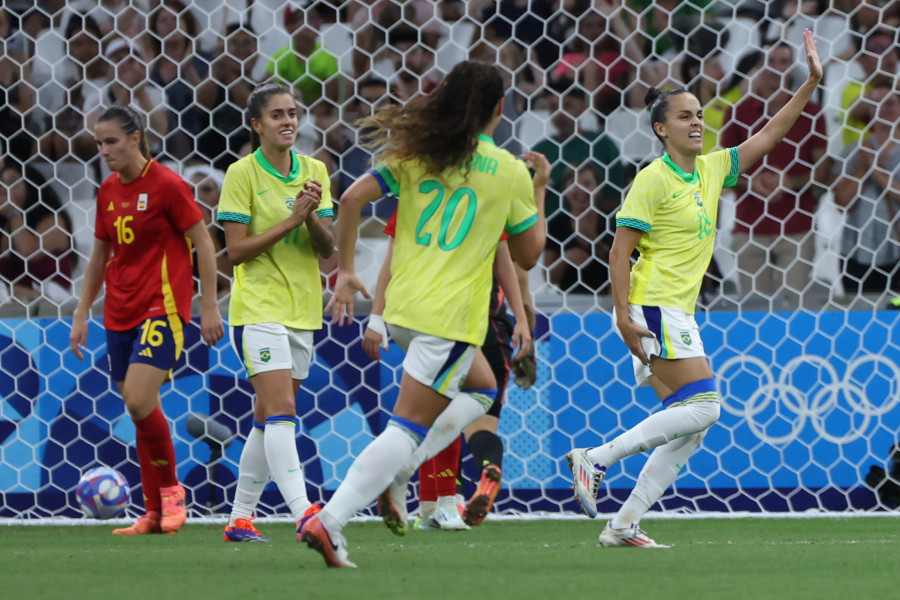 A España se le acaba la estrella y luchará por el bronce (4-2)