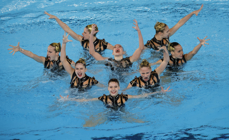 El equipo español de natación artística se cuelga la medalla de bronce