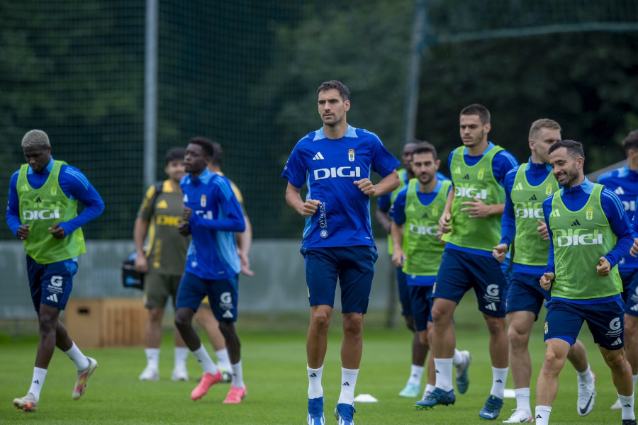 Dani Calvo, ante el gafe de los estrenos ligueros del Oviedo de cara al duelo con el Dépor