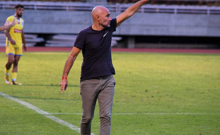 Manel Menéndez, ex jugador de Dépor y Oviedo: 