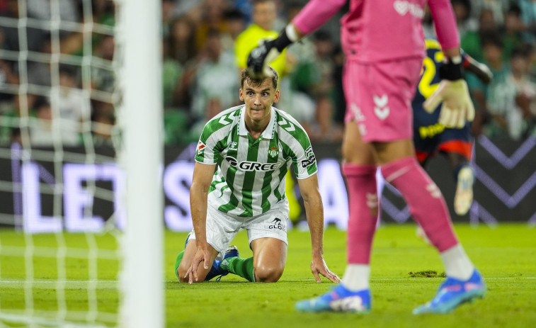 Betis y Girona empatan en el arranque liguero con un tiempo para cada uno