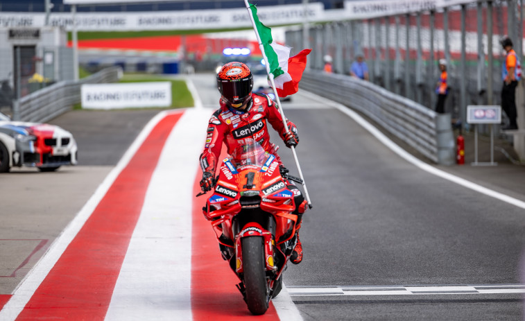 Bagnaia suma su séptima victoria del año en una gran remontada de Márquez