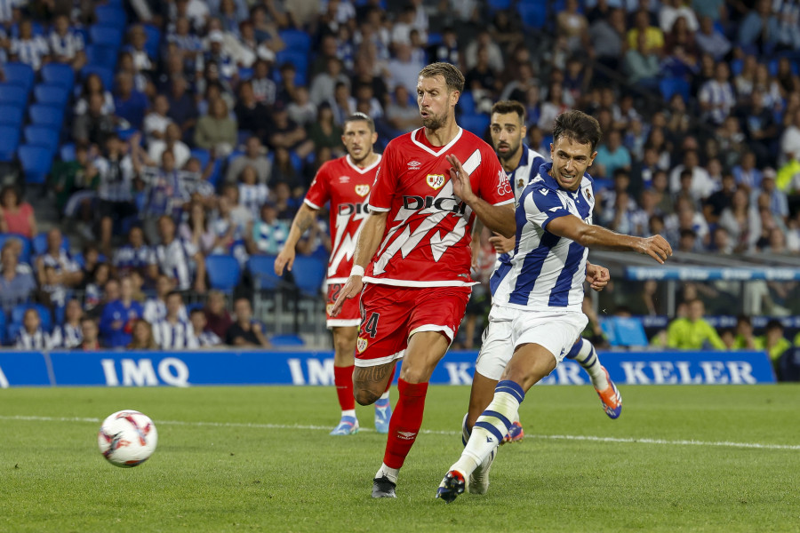 Dos rayos fulminan a la Real en el estreno liguero