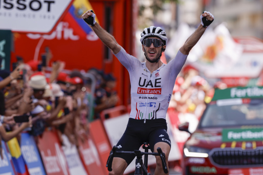 Adam Yates gana en solitario la novena etapa de la Vuelta a España