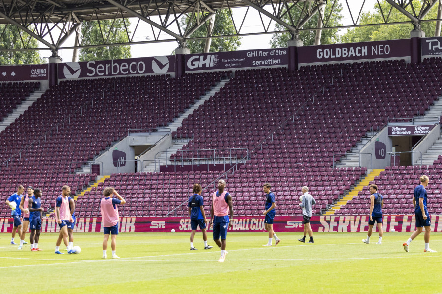 Una epidemia de hongos afecta al estadio de Ginebra a pocos días de acoger el Suiza-España