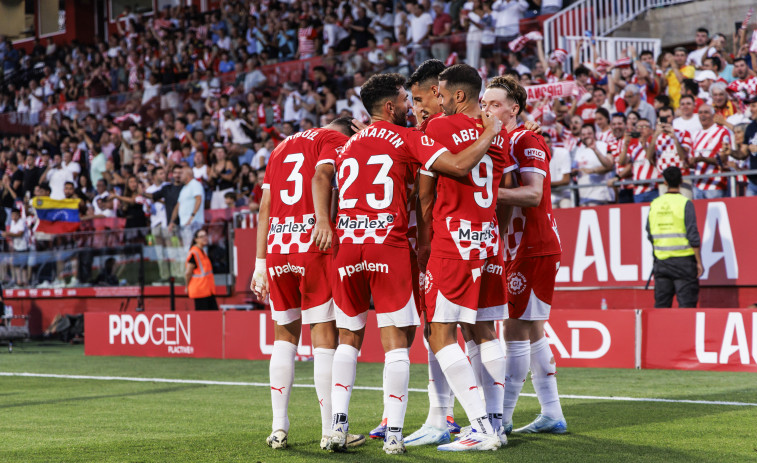 El Girona alza el vuelo con una goleada balsámica ante el Osasuna