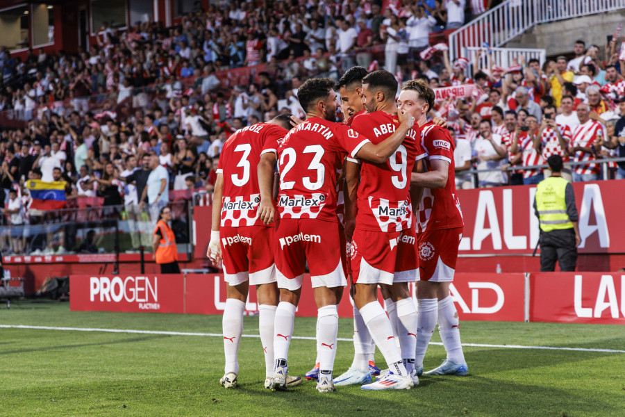 El Girona alza el vuelo con una goleada balsámica ante el Osasuna