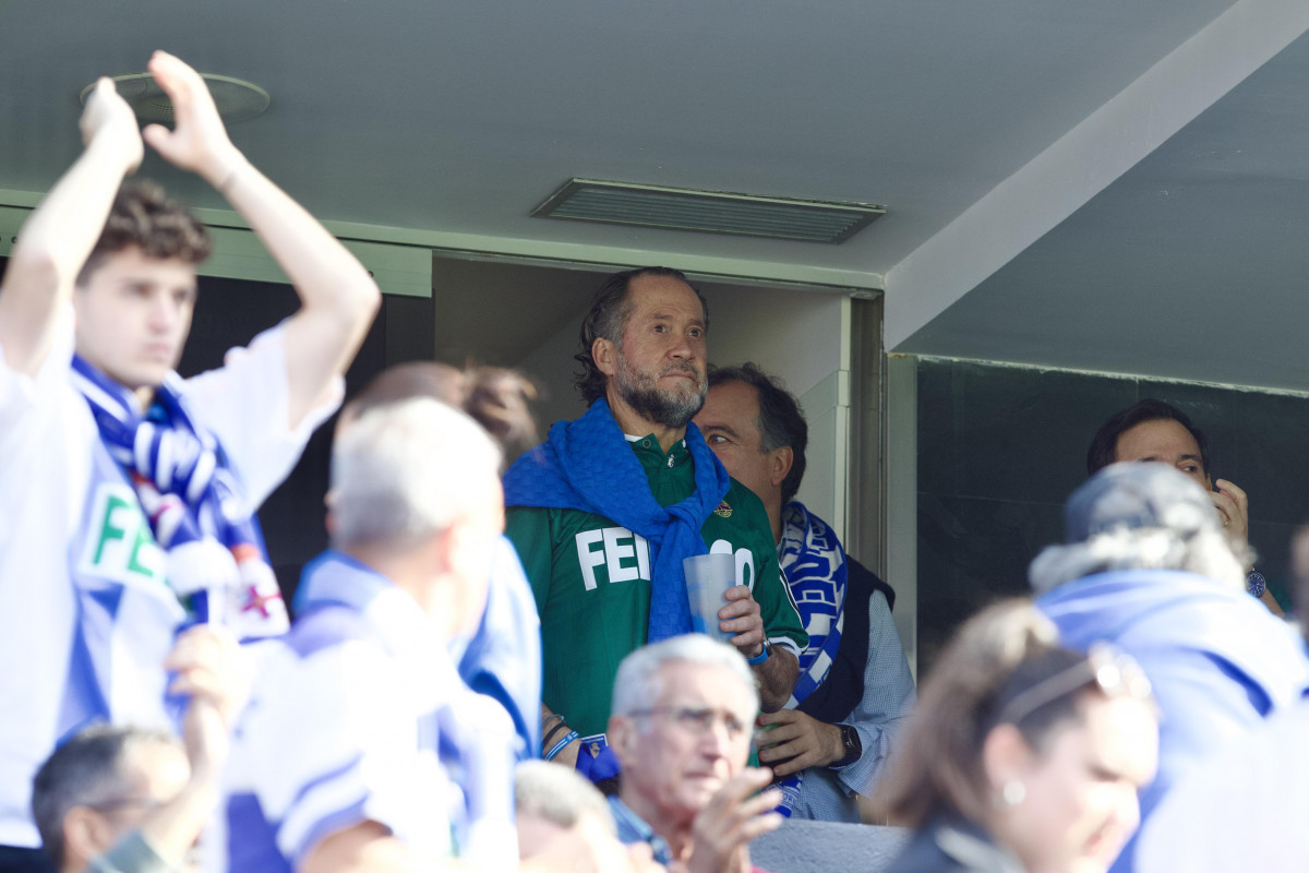 Juan Carlos Escotet en el descanso del partido que supuso el ascenso del Dépor   J. ALBORÉS