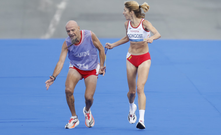 Le quitan el bronce a una paralímpica española por soltar la cuerda de su guía para evitar que se cayese