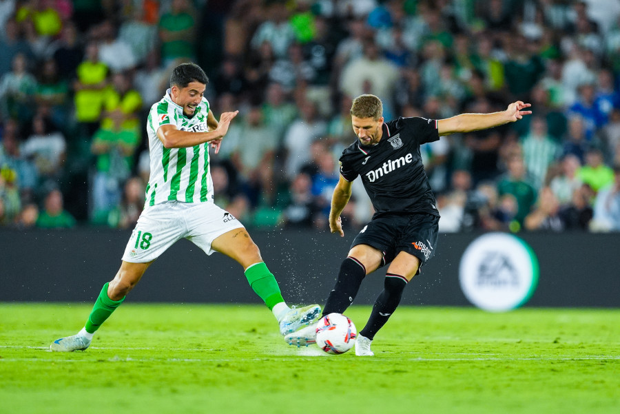 Abde y Vitor Roque dan en la segunda parte la primera victoria al Betis (2-0)