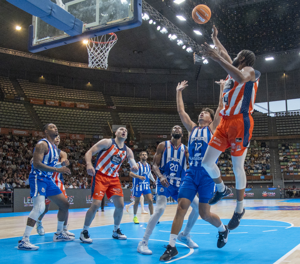 El Leyma Coruña enciende el Coliseum con una victoria 'in extremis' (88-85)