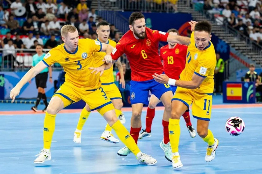 España golea a Libia (0-8) y queda campeona de su grupo del Mundial