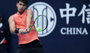 Alcaraz vence en menos de una hora y se cita con Khachanov en cuartos de Pekín