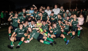 El San Tirso hace historia entre las tinieblas y jugará ante un Primera (1-1; 5-3)