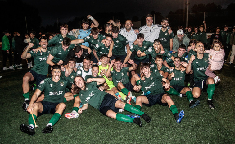 El San Tirso hace historia entre las tinieblas y jugará ante un Primera (1-1; 5-3)