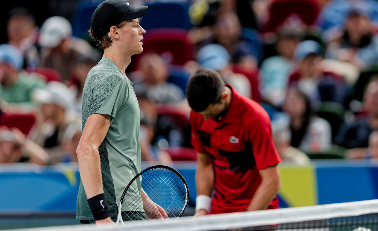 Sinner fulmina a Djokovic y conquista Shanghái