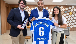 Mauro Silva recibe en la sede de la Federación Paulista a una delegación del Dépor