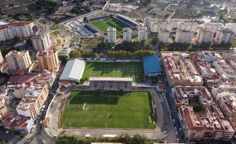 El Eldense abandona su peregrinaje para ejercitarse y vuelve al Anexo