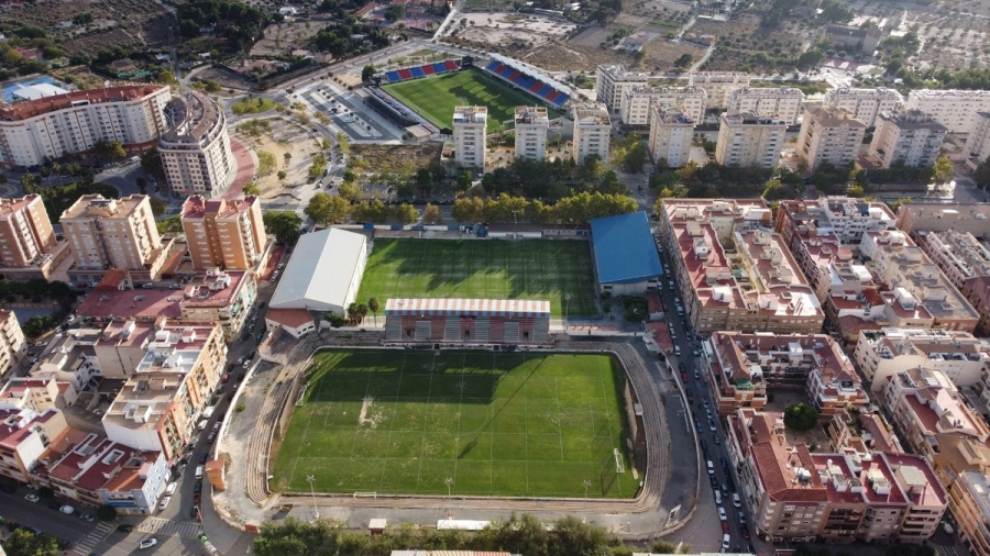 El Eldense abandona su peregrinaje para ejercitarse y vuelve al Anexo