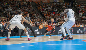 El Leyma recibe a otro coco en el Coliseum