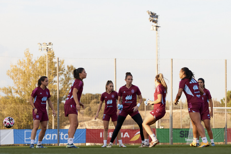 La selección comienza sus entrenamientos con público y sin Hermoso, Tejada y Lucía García