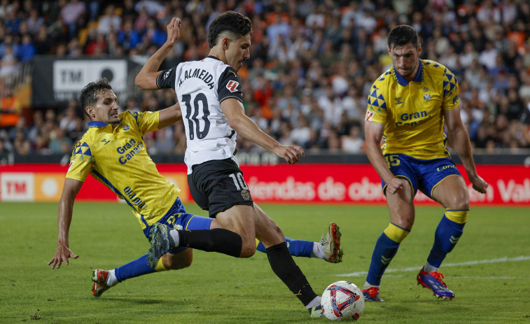 Las Palmas remonta en Mestalla y dinamita al Valencia (2-3)