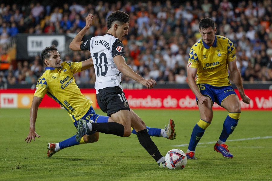 Las Palmas remonta en Mestalla y dinamita al Valencia (2-3)