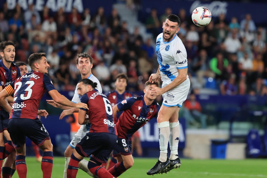 El Deportivo pierde con disimulo (2-1)