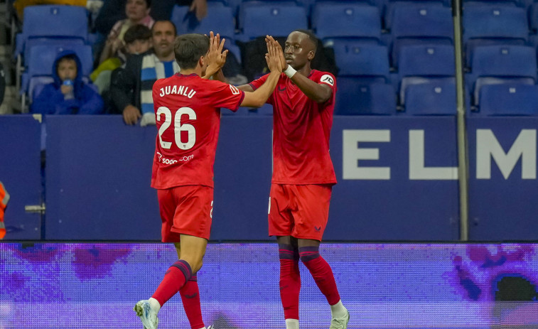 El Sevilla derrota al Espanyol con un doblete de Lukébakio (0-2)