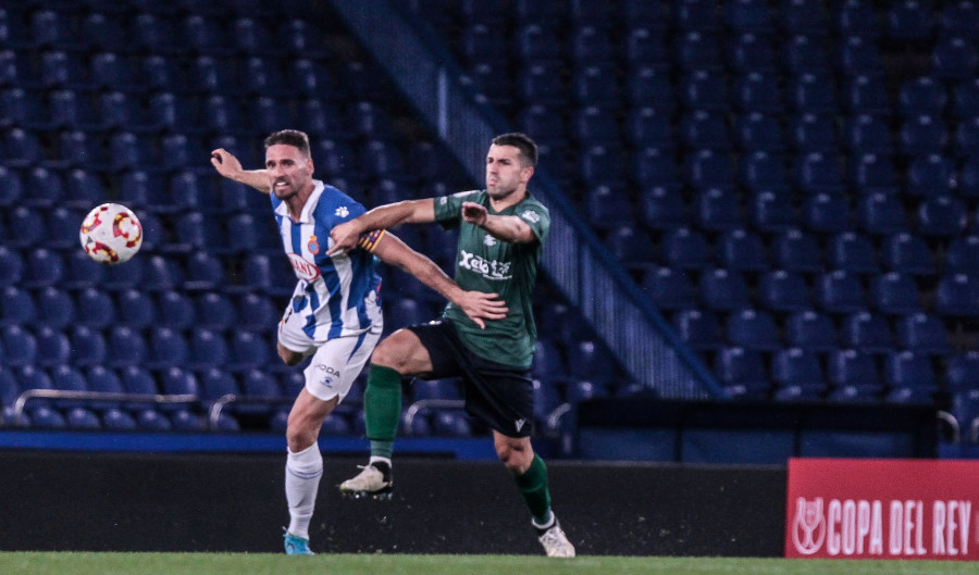 El San Tirso tutea al Espanyol en un partido en el que acaba fundido en Riazor