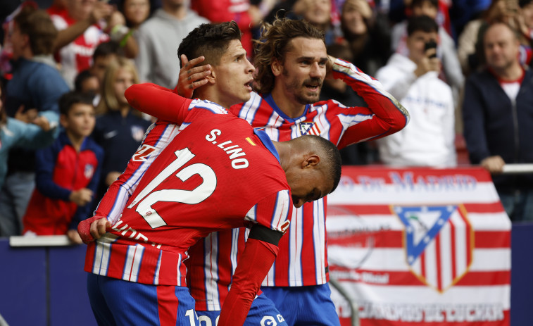 El Atlético de Madrid gana con suficiencia a Las Palmas (2-0)