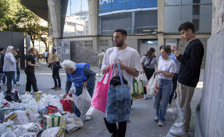 Tres camiones con 80 toneladas de víveres, camino de Valencia