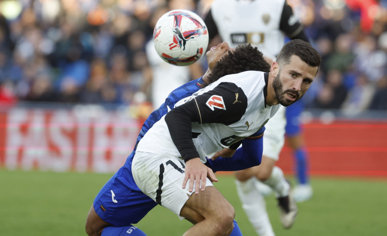 El Valencia estará casi un mes sin jugar pero recuperará a Hugo Duro y a Gayà