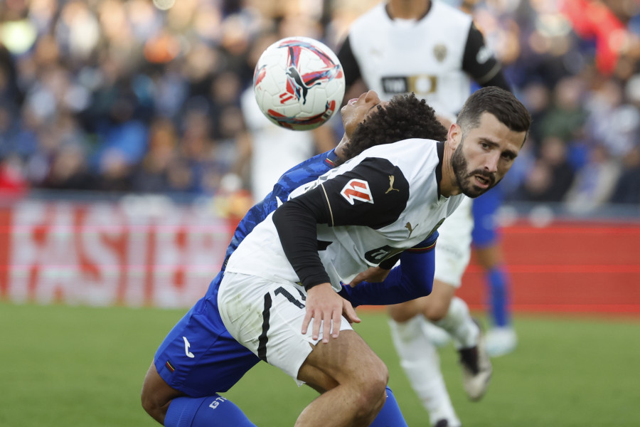 El Valencia estará casi un mes sin jugar pero recuperará a Hugo Duro y a Gayà