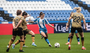 Un gol en propia y un tanto mal anulado condenan al Dépor ante la Real (0-1)