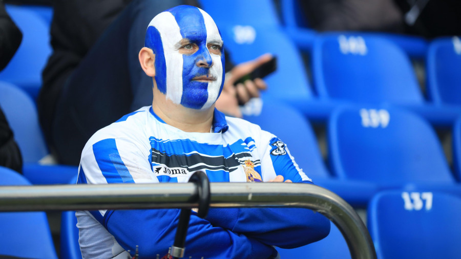 "Tito" Bringas, seguidor deportivista: “Llevo veinte años pintándome la cabeza para ir a Riazor y seguiré así toda mi vida”