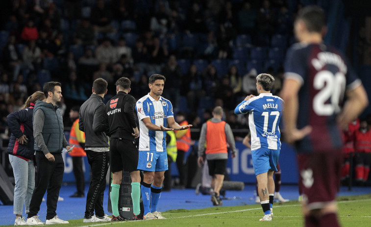 Almería-Dépor, el encuentro de las ausencias