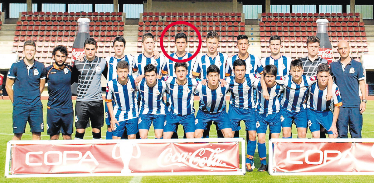 Chumi, junto a la plantilla del Du00e9por Cadete que conquistu00f3 la Copa Coca Cola en 2014   AEC