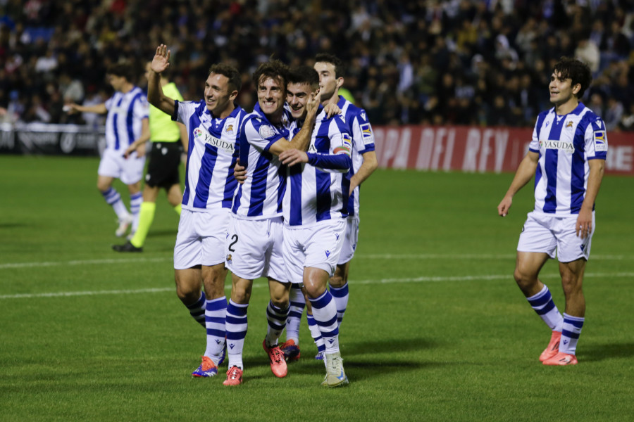 La Real Sociedad, pese a las bajas, hace los deberes ante el Jove Español (0-5)