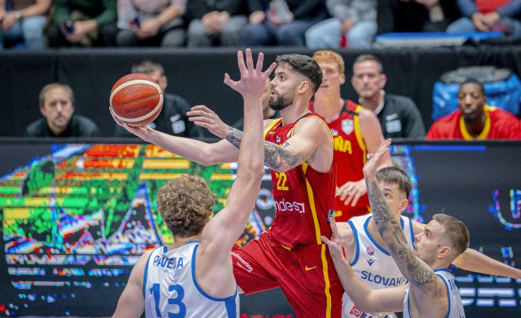 España sobrevive a dos prórrogas para sumar ante Eslovaquia su primer triunfo (72-76)