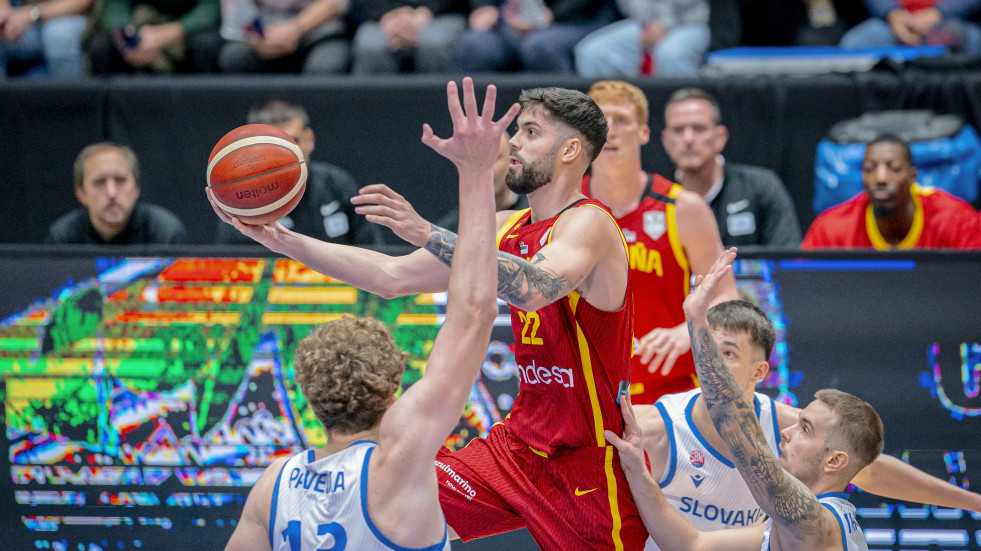 España sobrevive a dos prórrogas para sumar ante Eslovaquia su primer triunfo (72-76)