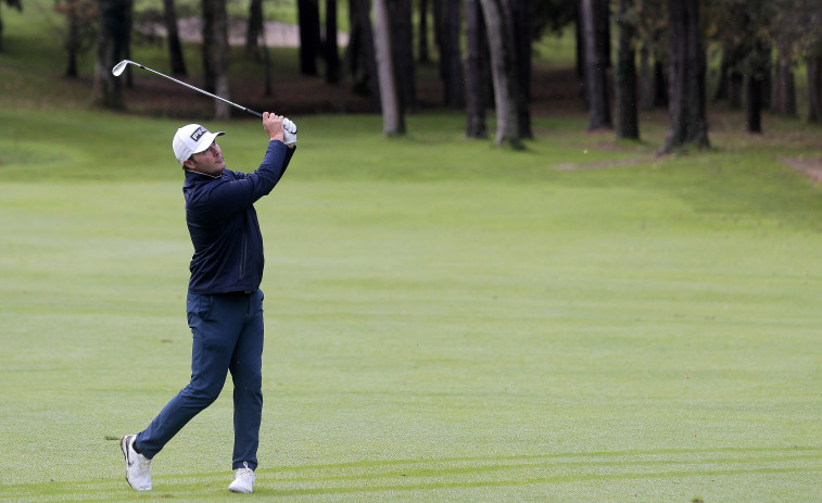 El salto de fe de José Luis Adarraga, el coruñés de 41 años que sueña con el circuito europeo de golf