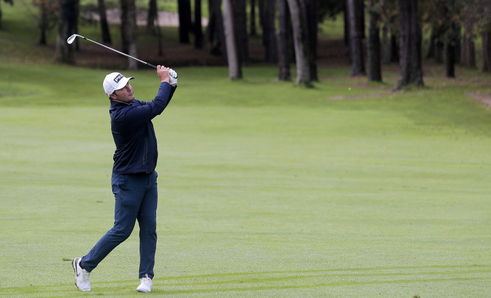 El salto de fe de José Luis Adarraga, el coruñés de 41 años que sueña con el circuito europeo de golf