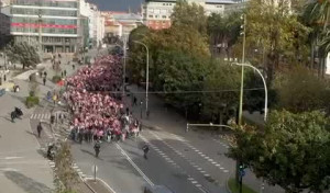 La Mareona avanza hacia Riazor por los Cantones