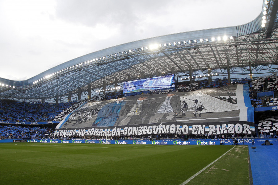 Guante blanco en el campo, más pique en las gradas de Riazor