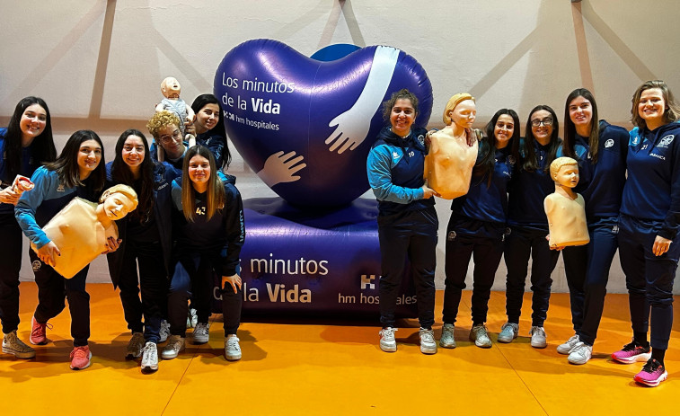 Las jugadoras del Hockey Club Coruña Femenino se apuntan a ‘Los minutos de la vida’