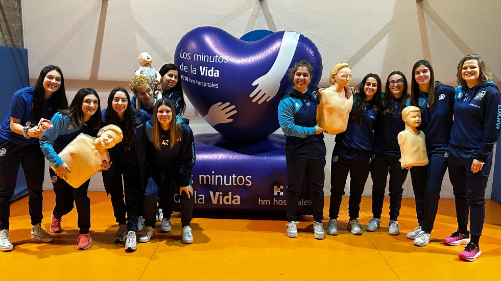 Las jugadoras del Hockey Club Coruña Femenino se apuntan a ‘Los minutos de la vida’